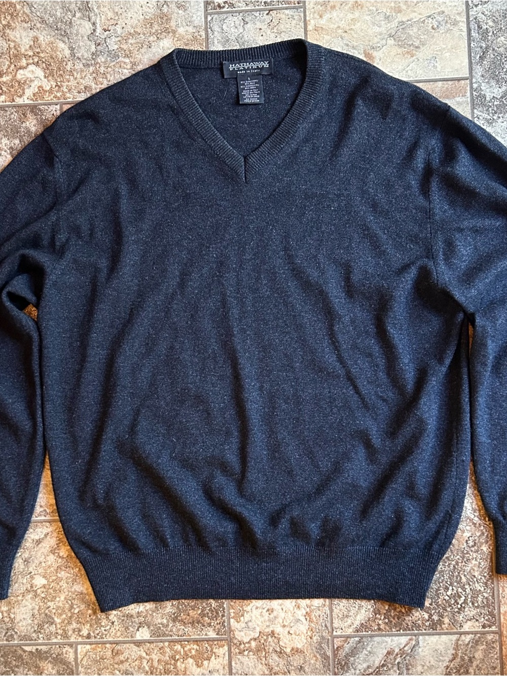 Hathaway Platinum Cashmere-Silk Made in Italy Charcoal Gray Sweater V-Neck Large